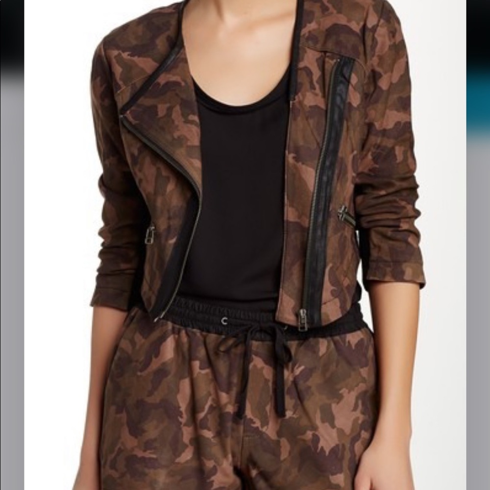 Two piece leather set
